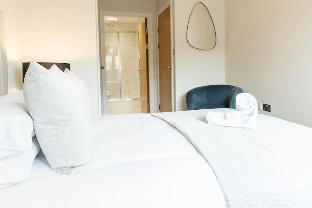 Elegant City Centre Apartment 2 Bedroom With Free Parking Κάρντιφ 0*,