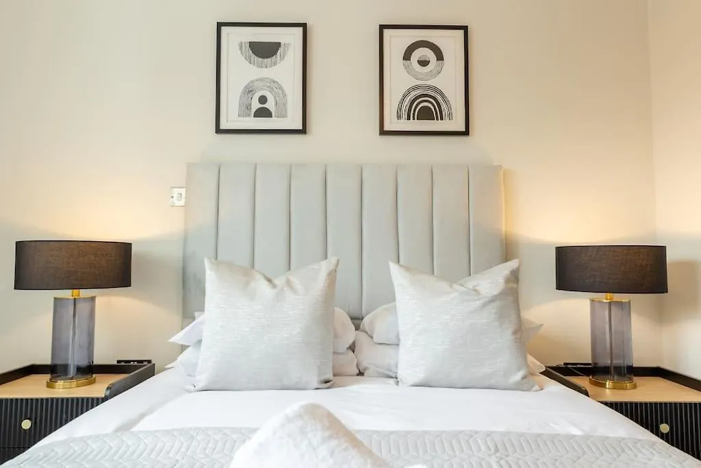 Elegant City Centre Apartment 2 Bedroom With Free Parking Cardiff