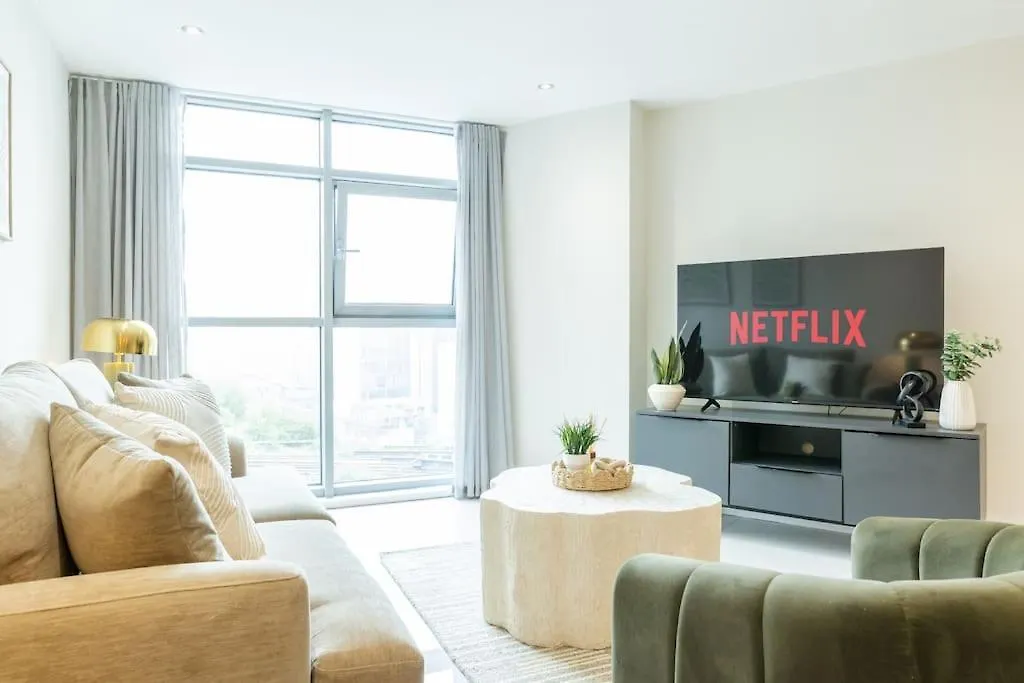 Elegant City Centre Apartment 2 Bedroom With Free Parking Cardiff